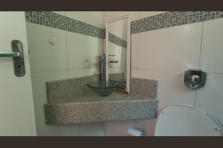 Casa de condomínio para alugar com 288m², 3 quartos e 4 vagas Casa de condomínio para alugar com 288m², 3 quartos e 4 vagasBanheiro da Suíte 2