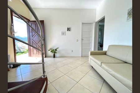 Sala 1 de casa para alugar com 4 quartos, 180m² em Barra da Lagoa, Florianópolis