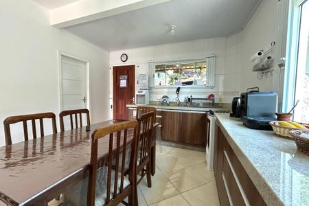 Casa para alugar com 180m², 4 quartos e 4 vagasCozinha 