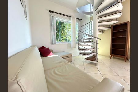 Sala 1 de casa para alugar com 4 quartos, 180m² em Barra da Lagoa, Florianópolis