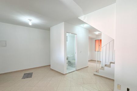 Casa de condomínio para alugar com 107m², 3 quartos e 2 vagas Casa de condomínio para alugar com 107m², 3 quartos e 2 vagasSala