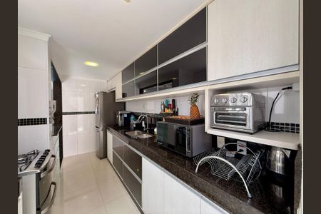 Casa de condomínio à venda com 127m², 3 quartos e 2 vagasBanheiro Social 