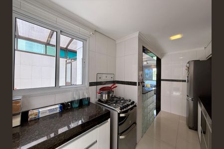 Casa de condomínio à venda com 127m², 3 quartos e 2 vagasBanheiro Social 