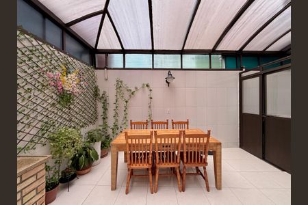 Casa de condomínio à venda com 127m², 3 quartos e 2 vagasEspaço Gourmet 