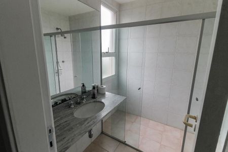 Apartamento para alugar com 275m², 4 quartos e 4 vagas Apartamento para alugar com 275m², 4 quartos e 4 vagasBanheiro da Suíte 2