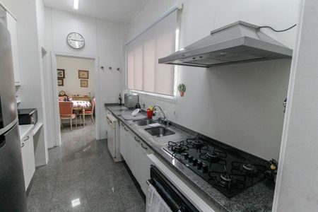 Apartamento para alugar com 275m², 4 quartos e 4 vagas Apartamento para alugar com 275m², 4 quartos e 4 vagasCozinha - Armários