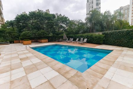 Apartamento para alugar com 275m², 4 quartos e 4 vagas Apartamento para alugar com 275m², 4 quartos e 4 vagasÁrea comum - Piscina