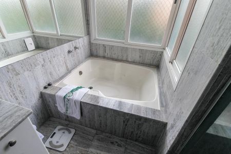 Apartamento para alugar com 275m², 4 quartos e 4 vagas Apartamento para alugar com 275m², 4 quartos e 4 vagasBanheiro - banheira
