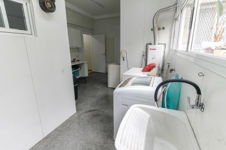 Apartamento para alugar com 275m², 4 quartos e 4 vagas Apartamento para alugar com 275m², 4 quartos e 4 vagasÁrea de Serviço