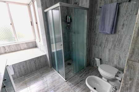 Apartamento para alugar com 275m², 4 quartos e 4 vagas Apartamento para alugar com 275m², 4 quartos e 4 vagasBanheiro - chuveiro