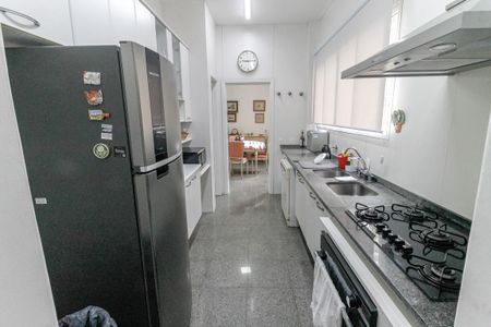 Apartamento para alugar com 275m², 4 quartos e 4 vagas Apartamento para alugar com 275m², 4 quartos e 4 vagasCozinha - Armários
