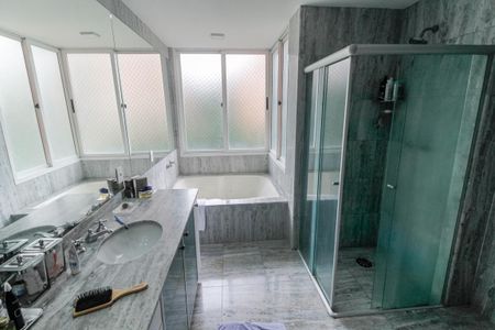 Apartamento para alugar com 275m², 4 quartos e 4 vagas Apartamento para alugar com 275m², 4 quartos e 4 vagasBanheiro