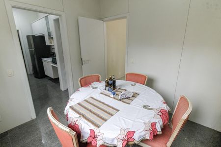 Apartamento para alugar com 275m², 4 quartos e 4 vagas Apartamento para alugar com 275m², 4 quartos e 4 vagasCopa
