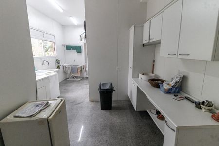 Apartamento para alugar com 275m², 4 quartos e 4 vagas Apartamento para alugar com 275m², 4 quartos e 4 vagasÁrea de Serviço