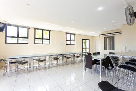 Apartamento à venda com 70m², 2 quartos e 2 vagas Apartamento à venda com 70m², 2 quartos e 2 vagasÁrea comum - Salão de festas