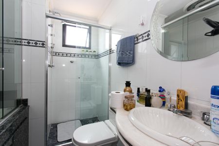 Apartamento à venda com 70m², 2 quartos e 2 vagas Apartamento à venda com 70m², 2 quartos e 2 vagasBanheiro da Suíte