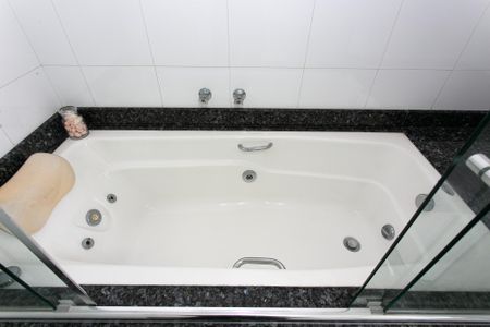 Apartamento à venda com 70m², 2 quartos e 2 vagas Apartamento à venda com 70m², 2 quartos e 2 vagasBanheiro da Suíte - Banheira