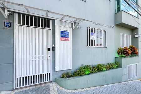 Apartamento à venda com 78m², 2 quartos e 2 vagasFachada + plaquinha