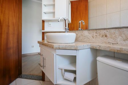 Apartamento à venda com 78m², 2 quartos e 2 vagasBanheiro social