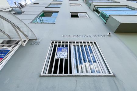 Apartamento à venda com 78m², 2 quartos e 2 vagasFachada + plaquinha