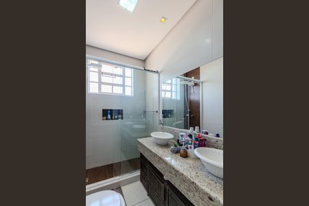 Banheiro de apartamento à venda com 1 quarto, 58m² em Centro Histórico, Porto Alegre