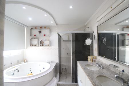 Casa à venda com 650m², 3 quartos e 4 vagasBanheiro da suíte