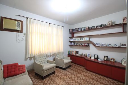 Casa à venda com 650m², 3 quartos e 4 vagasEscritório