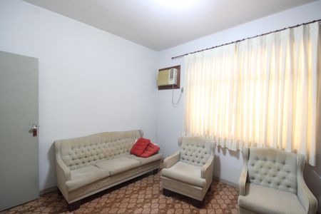 Casa à venda com 650m², 3 quartos e 4 vagasEscritório