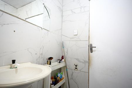 Banheiro de casa para alugar com 3 quartos, 200m² em Santa Cândida, Curitiba