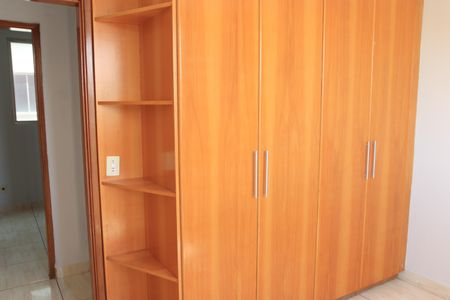 Quarto 02 de apartamento para alugar com 3 quartos, 74m² em Jardim Leblon, Goiânia