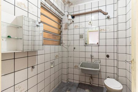 Banheiro de kitnet/studio para alugar com 1 quarto, 36m² em Santa Ifigênia, São Paulo