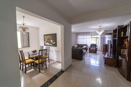 Casa para alugar com 343m², 3 quartos e 5 vagasSala