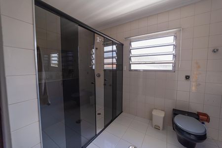 Casa para alugar com 343m², 3 quartos e 5 vagasBanheiro do Quarto 1