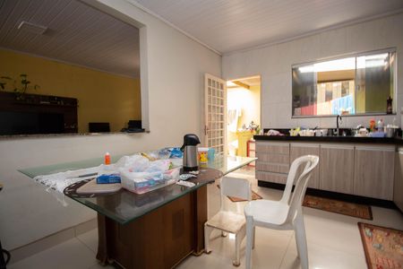 Casa à venda com 195m², 2 quartos e 2 vagas Casa à venda com 195m², 2 quartos e 2 vagasCozinha e Área de Serviço