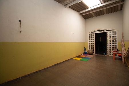 Casa à venda com 195m², 2 quartos e 2 vagas Casa à venda com 195m², 2 quartos e 2 vagasGaragem