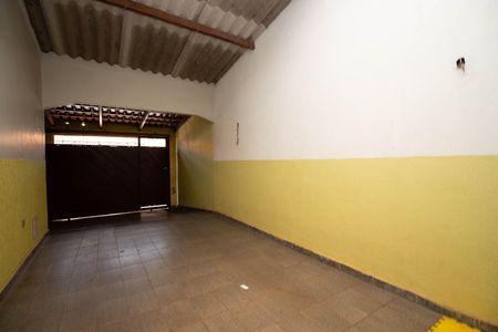 Casa à venda com 195m², 2 quartos e 2 vagas Casa à venda com 195m², 2 quartos e 2 vagasGaragem