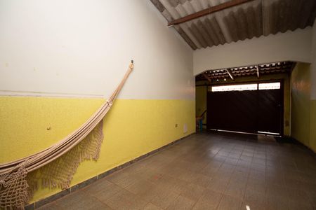 Casa à venda com 195m², 2 quartos e 2 vagas Casa à venda com 195m², 2 quartos e 2 vagasGaragem