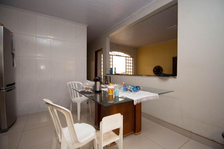 Casa à venda com 195m², 2 quartos e 2 vagas Casa à venda com 195m², 2 quartos e 2 vagasCozinha e Área de Serviço