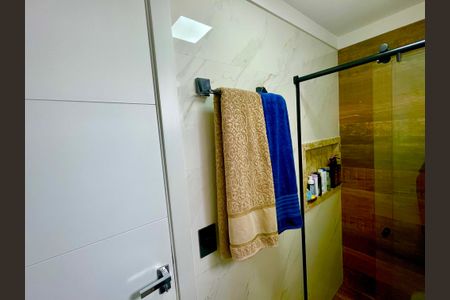 Apartamento à venda com 80m², 3 quartos e 4 vagasBanheiro 1