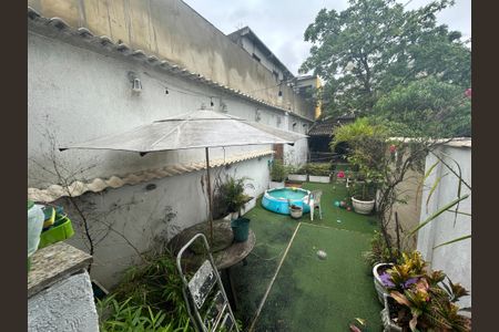 Casa à venda com 103m², 2 quartos e sem vagaQuintal