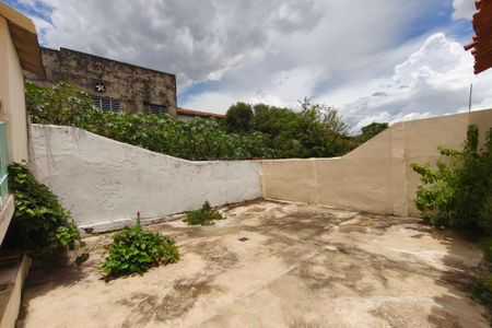 Casa à venda com 148m², 2 quartos e 2 vagasQuintal - Fundos