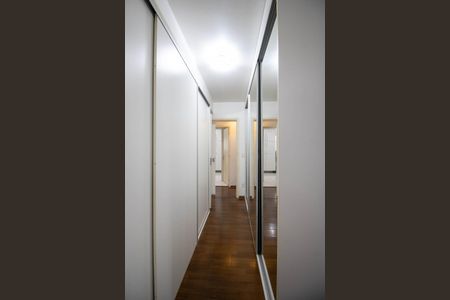 Apartamento à venda com 190m², 3 quartos e 3 vagasCloset Suíte 2