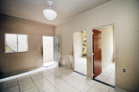 Sala de casa para alugar com 2 quartos, 65m² em Cordovil, Rio de Janeiro