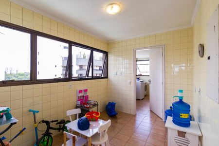 Apartamento para alugar com 280m², 4 quartos e 4 vagas