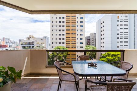 Apartamento para alugar com 280m², 4 quartos e 4 vagas