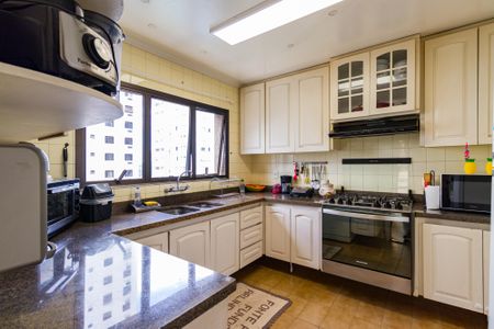 Apartamento para alugar com 280m², 4 quartos e 4 vagas