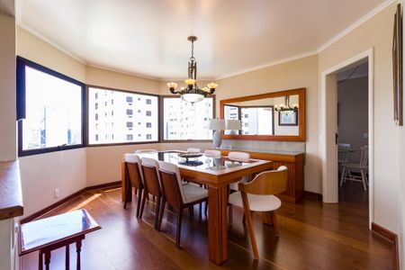 Apartamento para alugar com 280m², 4 quartos e 4 vagas