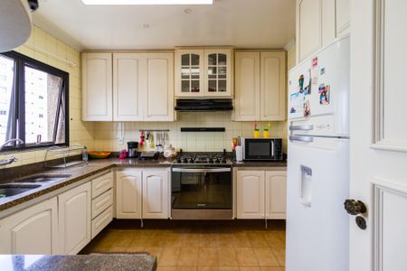 Apartamento para alugar com 280m², 4 quartos e 4 vagas