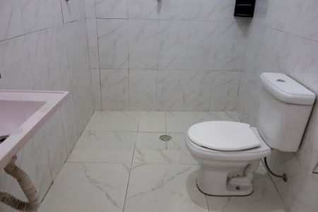Casa para alugar com 80m², 3 quartos e 2 vagasBanheiro