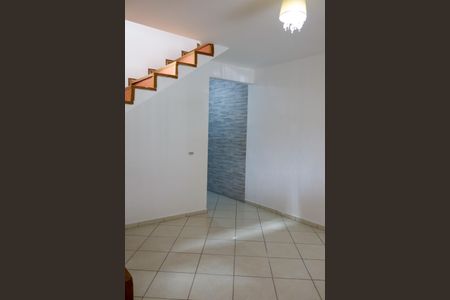 Casa para alugar com 80m², 3 quartos e 2 vagassala